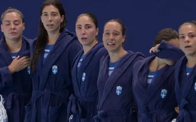 Συναισθηματική Στιγμή για την Εθνική Ομάδα Γυναικών Πόλο: Δάκρυα και Υπερηφάνεια κατά την Ακρόαση του Εθνικού Ύμνου