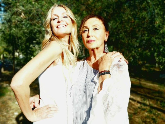 «Η ΤΕΛΕΙΑ ΠΑΡΑΣΤΑΣΗ» της Τάνιας Χαροκόπου «Η ΤΕΛΕΙΑ ΠΑΡΑΣΤΑΣΗ» της Τάνιας Χαροκόπου