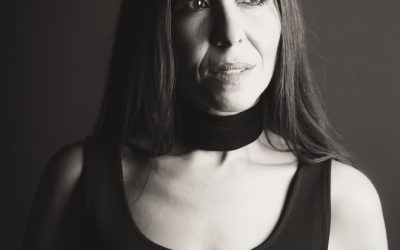 ΕΞΙ στα ΠΕΝΤΕ από την Εμμυ Δημητρακοπούλου, πρωταγωνίστρια στην ΠΡΟΔΟΣΙΑ του Χάρλοντ Πίντερ