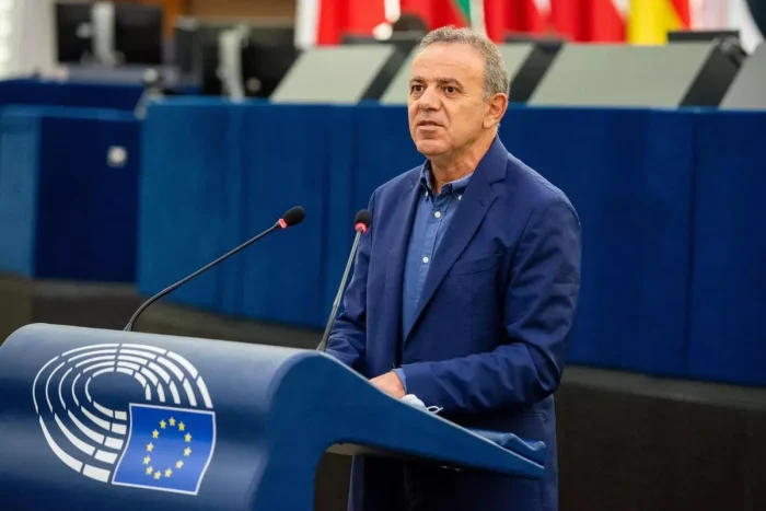 &Tau;&alpha; &epsilon;&upsilon;&rho;&omega;&tau;&omicron;&upsilon;&rho;&kappa;&iota;&kappa;ά &epsilon;&nu;ώ&pi;&iota;&omicron;&nu; &tau;&eta;&sigmaf; &upsilon;&pi;&omicron;&psi;ή&phi;&iota;&alpha;&sigmaf; Ύ&pi;&alpha;&tau;&eta;&sigmaf; &Epsilon;&kappa;&pi;&rho;&omicron;&sigma;ώ&pi;&omicron;&upsilon; &tau;&eta;&sigmaf; &Epsilon;&Epsilon; &alpha;&pi;ό &Kappa;. &Mu;&alpha;&upsilon;&rho;ί&delta;&eta;