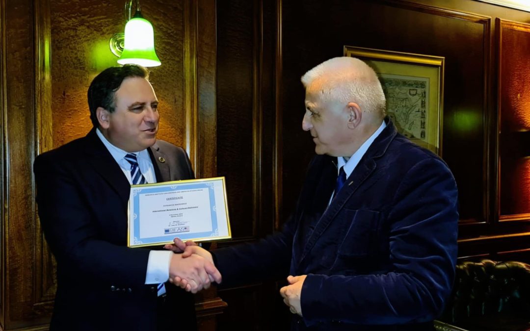 Ο Κυριάκος Μαριδάκης παρέλαβε το δίπλωμα του από το Διεθνές Ινστιτούτο ερευνών Αμερικανικών και Ευρωπαϊκών μελετών RIEAS 