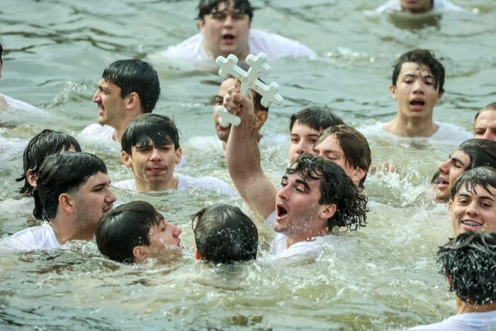 Γιορτές των Θεοφανίων στο Τάρπον Σπρινγκς της Φλόριδας: Παρά τις Προκλήσεις, Η Παράδοση Συνεχίζεται