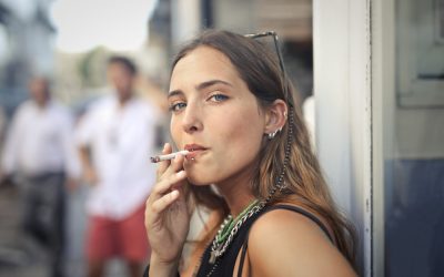 ΚΑΙ ΤΙ ΣΕ ΝΟΙΑΖΕΙ ΕΣΕΝΑ;