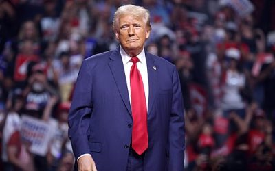 Ο Πρόεδρος Τραμπ Ανακοινώνει Ειρηνευτικές Συνομιλίες με τον Ρώσο Πρόεδρο Πούτιν