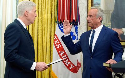 RFK Jr. Επιβεβαιώθηκε από τη Γερουσία ως Γραμματέας του HHS