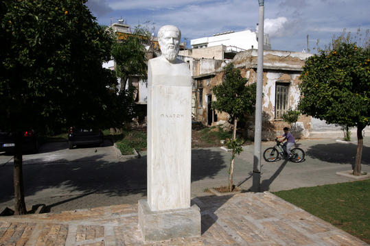 Αξιοθέα η Φλειασία, Λασθένεια η Μαντική, Ακάδημος και Ακαδημία Πλάτωνος