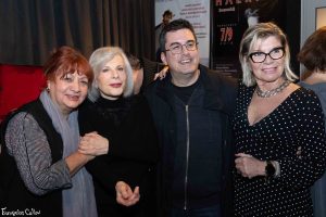 Σύσσωμος ο καλλιτεχνικός κόσμος στην επίσημη πρεμιέρα των παραστάσεων “Έτσι Όπως με Θες” 2 18 ΜΑΙΡΗ ΡΑΖΗ ΕΛΕΝΗ ΡΟΔΑ ΠΑΝΟΣ ΚΑΤΣΑΡΙΔΗΣ ΑΛΙΚΗ ΔΑΝΑΛΗ