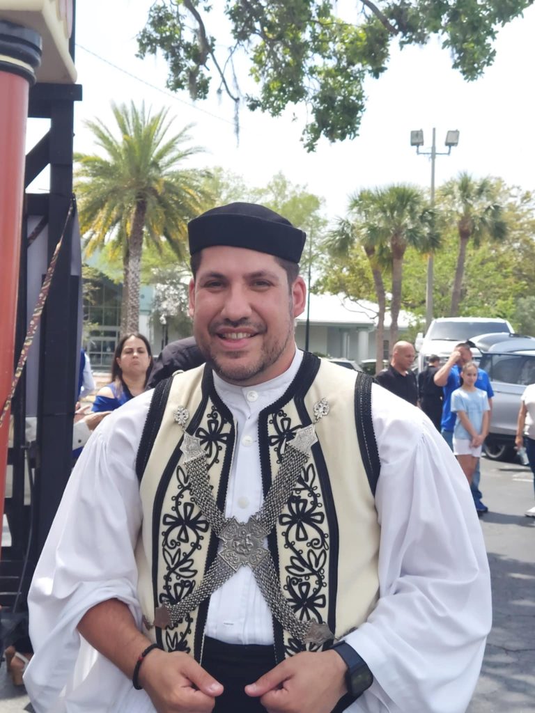 Η ελληνική υπερηφάνεια πλημμύρισε το Tarpon Springs – Με παλμό, συγκίνηση και μηνύματα Δικαιοσύνης η φετινή παρέλαση της Ομογένειας