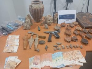 Δ.Α.Ο.Ε.: Συνελήφθησαν -6- άτομα- μέλη εγκληματικής οργάνωσης για υπόθεση αρχαιοκαπηλίας στην Κρήτη 3 24042025daoe3