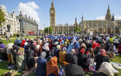 Η Σκιά του Ισλαμικού Χαλιφάτου στη Βρετανία: Εκτοπισμός, Ριζοσπαστικοποίηση και Κοινωνική Αποσταθεροποίηση