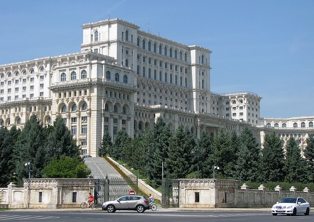 Ρουμανία 2025: Πολιτική κρίση, κοινωνική αναταραχή και ευρωπαϊκή ανησυχία ενόψει των εκλογών
