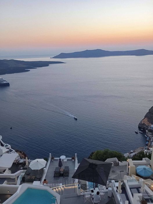 Σαντορίνη: Το νησί που άδειασε πριν το καλοκαίρι – Τυχαίο ή στοχευμένο σχέδιο;