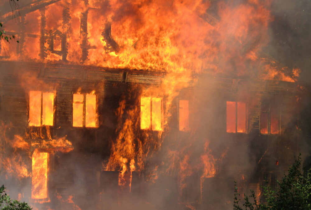 Καίγονται τα σπίτια ΟΛΩΝ ΜΑΣ αφού σπίτι μας είναι η Ελλάδα 
