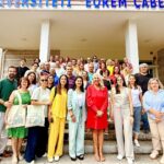 Ολοκληρώθηκε με μεγάλη επιτυχία στο Αργυρόκαστρο το 6ο «Μικρό Θερινό» των αποφοίτων του Διεθνούς Θερινού Πανεπιστημίου «Ελληνική Γλώσσα, Πολιτισμός & ΜΜΕ» με θέμα «ΓλώσσΑΙ και τεχνητή νοημοσύνη»