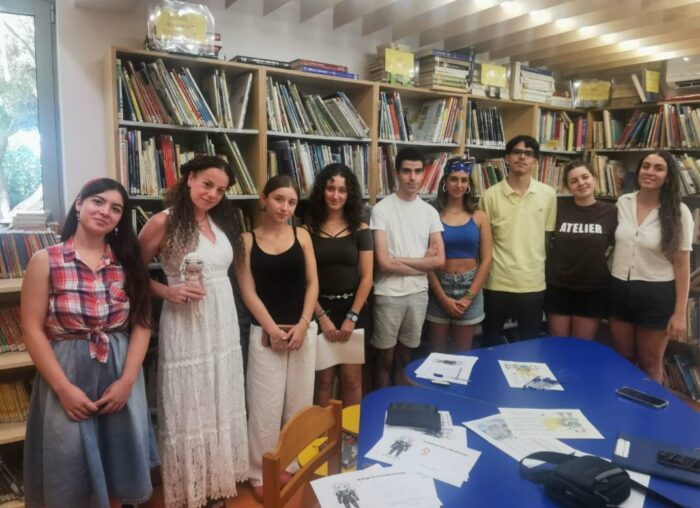 Το Κορίτσι και ο Μονόκερος στην Λέσχη Γραφής Εφήβων Λ.Ο.Γ.Ο.Υ. Το Κορίτσι και ο Μονόκερος στην Λέσχη Γραφής Εφήβων Λ.Ο.Γ.Ο.Υ.