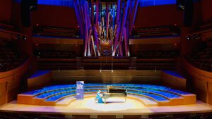 5. Η Εβελίνα στη διάσημη σκηνή του Walt Disney Concert Hall