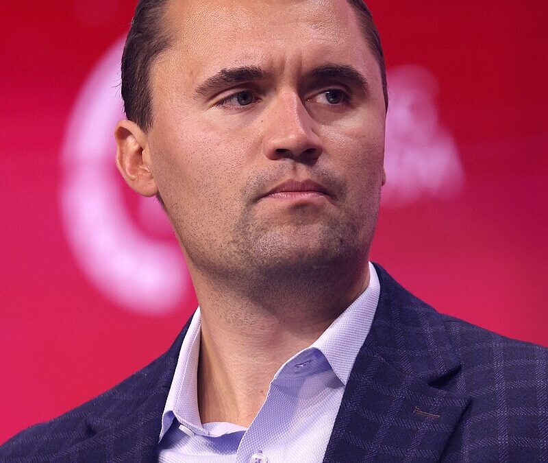 Η Σιωπή ως Όπλο – Η Δολοφονία του Charlie Kirk και το Σύνταγμα των ΗΠΑ