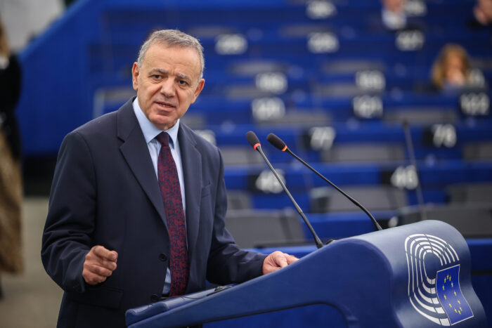 Έτσι τιμούμε τους ήρωες μας, τα αδέλφια μας