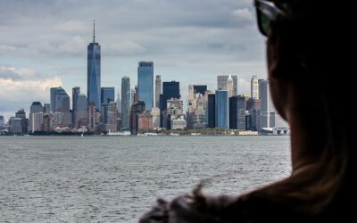 Στην Καρδιά της Αμερικής, με το Τιμόνι Στραμμένο στην Πατρίδα