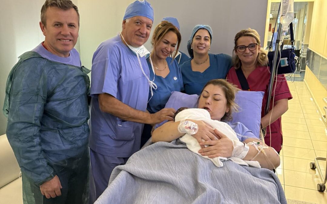 ΕΝΑ ΥΓΙΕΣ ΚΟΡΙΤΣΑΚΙ ΓΕΝΝΗΣΕ Η ΕΙΡΗΝΗ ΚΟΚΚΑ ΜΕΤΑ ΑΠΟ ΜΕΤΑΜΟΣΧΕΥΣΗ ΩΟΘΗΚΙΚΟΥ ΙΣΤΟΥ