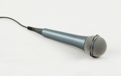 Ο επικοινωνιακός κώδικας της σύγχρονης νεολαίας, όμως προηγούνται οι κουλτουριάρηδες και οι πολιτικοί με την ξύλινη γλώσσα