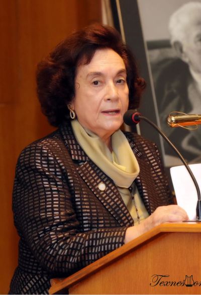 Αρθρογραφία 215 Ελένη Βαχάρη