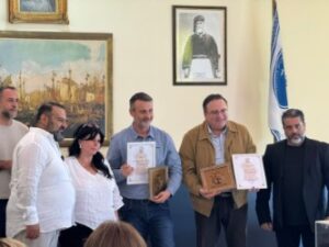 thumbnail 1000166829