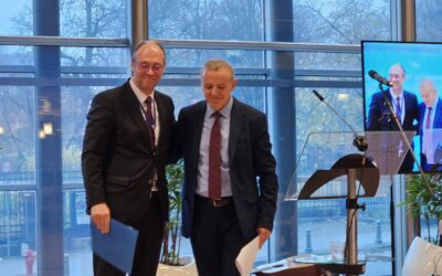 «Καλά Χριστούγεννα» στη γλώσσα του ευαγγελίου στο Ευρωκοινοβούλιο