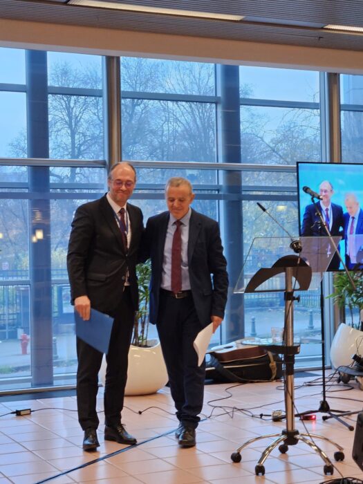 «Καλά Χριστούγεννα» στη γλώσσα του ευαγγελίου στο Ευρωκοινοβούλιο