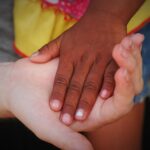 Μικρές ακτίνες φωτός: Η καλοσύνη και η αγάπη στη σημερινή εποχή