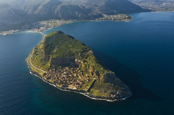 &Mu;&omicron;&nu;&epsilon;&mu;&beta;&alpha;&sigma;&iota;ά