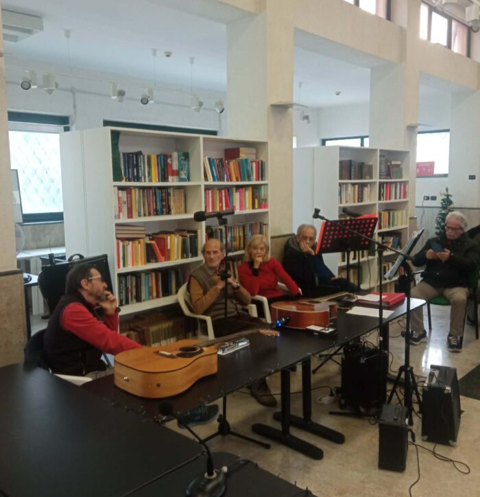 &laquo;&Theta;&epsilon;&sigma;&mu;&omicron;ί &mu;&nu;ή&mu;&eta;&sigmaf; &kappa;&alpha;&iota; &mu;&epsilon;&iota;&omicron;&nu;&omicron;&tau;&iota;&kappa;έ&sigmaf; &gamma;&lambda;ώ&sigma;&sigma;&epsilon;&sigmaf; &sigma;&tau;&eta;&nu; &Epsilon;&upsilon;&rho;ώ&pi;&eta;: &omicron; &epsilon;&lambda;&lambda;&eta;&nu;ό&phi;&omega;&nu;&omicron;&sigmaf; &pi;&omicron;&lambda;&iota;&tau;&iota;&sigma;&mu;ό&sigmaf; &tau;&eta;&sigmaf; &Kappa;&alpha;&lambda;&alpha;&beta;&rho;ί&alpha;&sigmaf;&raquo;