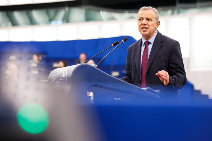 &Kappa;. &Mu;&alpha;&upsilon;&rho;ί&delta;&eta;&sigmaf; &pi;&rho;&omicron;&sigmaf; &Kappa;ά&lambda;&lambda;&alpha;&sigmaf;: &Delta;&epsilon;&nu; &alpha;&nu;&alpha;&phi;έ&rho;&epsilon;&sigma;&tau;&epsilon; &sigma;&tau;&eta;&nu; &tau;&omicron;&upsilon;&rho;&kappa;&iota;&kappa;ή &kappa;&alpha;&tau;&omicron;&chi;ή &epsilon;&xi;&upsilon;&pi;&eta;&rho;&epsilon;&tau;ώ&nu;&tau;&alpha;&sigmaf; &tau;&alpha; &kappa;&rho;&alpha;&tau;&iota;&kappa;ά &sigma;&alpha;&sigmaf; &sigma;&upsilon;&mu;&phi;έ&rho;&omicron;&nu;&tau;&alpha;