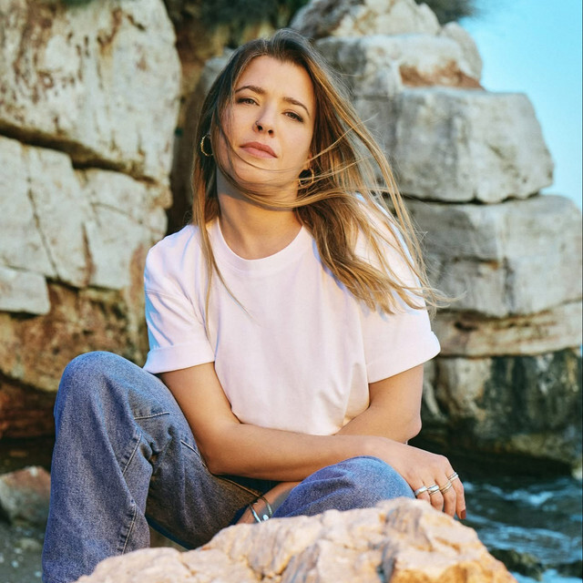 Η ΙΟΥΛΙΑ ΚΑΡΑΠΑΤAΚΗ ΘΑ ΕΙΝΑΙ Η ΚΟΡΥΦΑΙΑ ΕΡΜΗΝΕΥΤΡΙΑ ΣΤΟ ΦΕΣΤΙΒΑΛ ΑΝΤΙΠΟΔΕΣ ΚΑΙ ΣΤΟ GREEK FEST ΣΤΟ DARLING HARBOUR