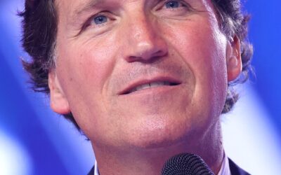 Τάκερ Κάρλσον στο Real Estate Future Forum στο Ριάντ: Μίλησε για Πίστη, Θεό και Προσευχή