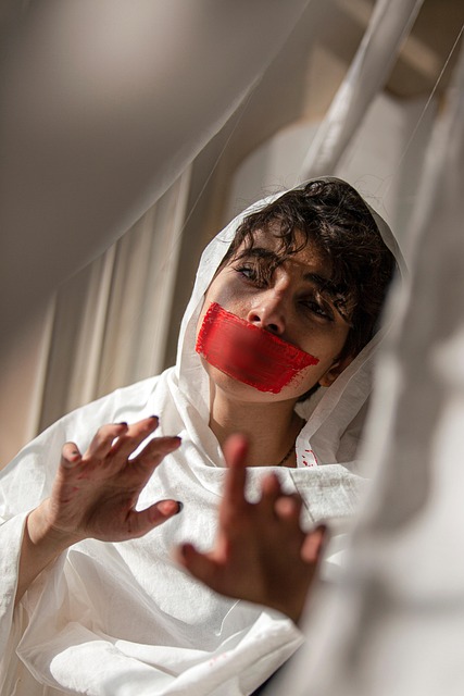 &Iota;&Rho;&Alpha;&Nu;: &Eta; &Upsilon;&Pi;&Omicron;&Kappa;&Rho;&Iota;&Sigma;&Iota;&Alpha; &Tau;&Omicron;&Upsilon; &Kappa;&Omicron;&Sigma;&Mu;&Omicron;&Upsilon; &Mu;&Pi;&Rho;&Omicron;&Sigma;&Tau;&Alpha; &Sigma;&Epsilon; &Mu;&Iota;&Alpha; &Sigma;&Phi;&Alpha;&Gamma;&Eta;