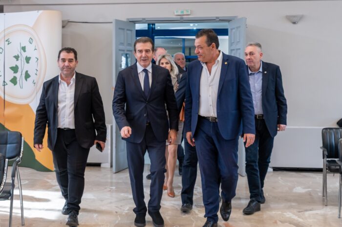 &Mu;&iota;&chi;ά&lambda;&eta;&sigmaf; &Chi;&rho;&upsilon;&sigma;&omicron;&chi;&omicron;ΐ&delta;&eta;&sigmaf; &sigma;&epsilon; &Sigma;&tau;&epsilon;&lambda;έ&chi;&eta; &tau;&eta;&sigmaf; &Epsilon;&Lambda;.&Alpha;&Sigma;: &Sigma;&upsilon;&nu;&epsilon;&chi;ή&sigmaf; &epsilon;&pi;&alpha;&gamma;&rho;ύ&pi;&nu;&eta;&sigma;&eta; &gamma;&iota;&alpha; &tau;&eta;&nu; &kappa;&alpha;&tau;&alpha;&pi;&omicron;&lambda;έ&mu;&eta;&sigma;&eta; &tau;&omicron;&upsilon; &epsilon;&gamma;&kappa;&lambda;ή&mu;&alpha;&tau;&omicron;&sigmaf;