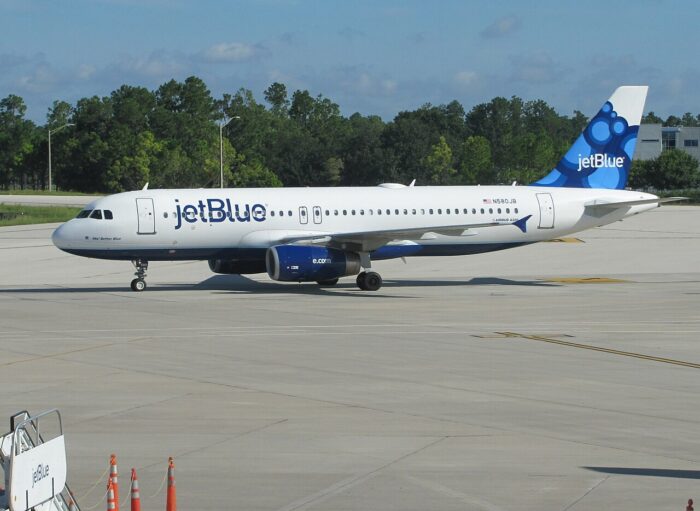 &Alpha;&nu;&alpha;&sigma;&tau;ά&tau;&omega;&sigma;&eta; &sigma;&epsilon; &pi;&tau;ή&sigma;&eta; &tau;&eta;&sigmaf; JetBlue &pi;&rho;&omicron;&sigmaf; Palm Beach County