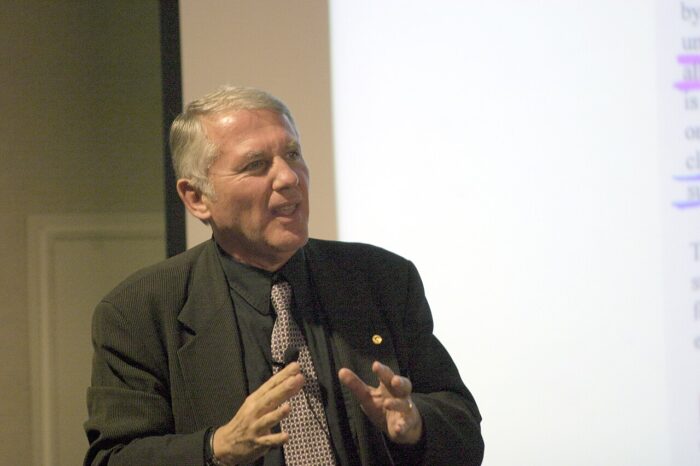 &laquo;Ή&theta;&omicron;&sigmaf; &alpha;&nu;&theta;&rho;ώ&pi;&omega; &delta;&alpha;ί&mu;&omega;&nu;&raquo;