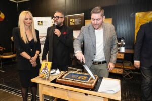 a99d1438 2471 4c2b a9ca c5375ae3af44