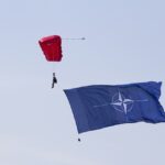 Οι Ηνωμένες Πολιτείες παραχωρούν κορυφαίες στρατιωτικές θέσεις του ΝΑΤΟ στην Ευρώπη