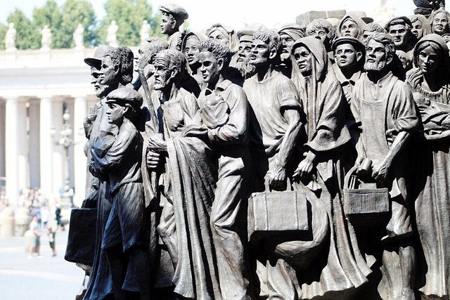 Ο «νόμος Στάρμερ» και η νέα στροφή της Ευρώπης στο μεταναστευτικό