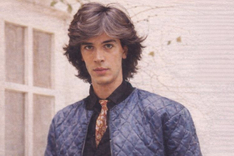 &Pi;ώ&sigmaf; &sigma;ώ&theta;&eta;&kappa;&epsilon; &omicron; &gamma;&nu;&omega;&sigma;&tau;ό&tau;&epsilon;&rho;&omicron;&sigmaf; Έ&lambda;&lambda;&eta;&nu;&alpha;&sigmaf; &omicron;&mu;&omicron;&phi;&upsilon;&lambda;ό&phi;&iota;&lambda;&omicron;&sigmaf; &tau;&eta;&sigmaf; &delta;&epsilon;&kappa;&alpha;&epsilon;&tau;ί&alpha;&sigmaf; &tau;&omicron;&upsilon; &rsquo;80