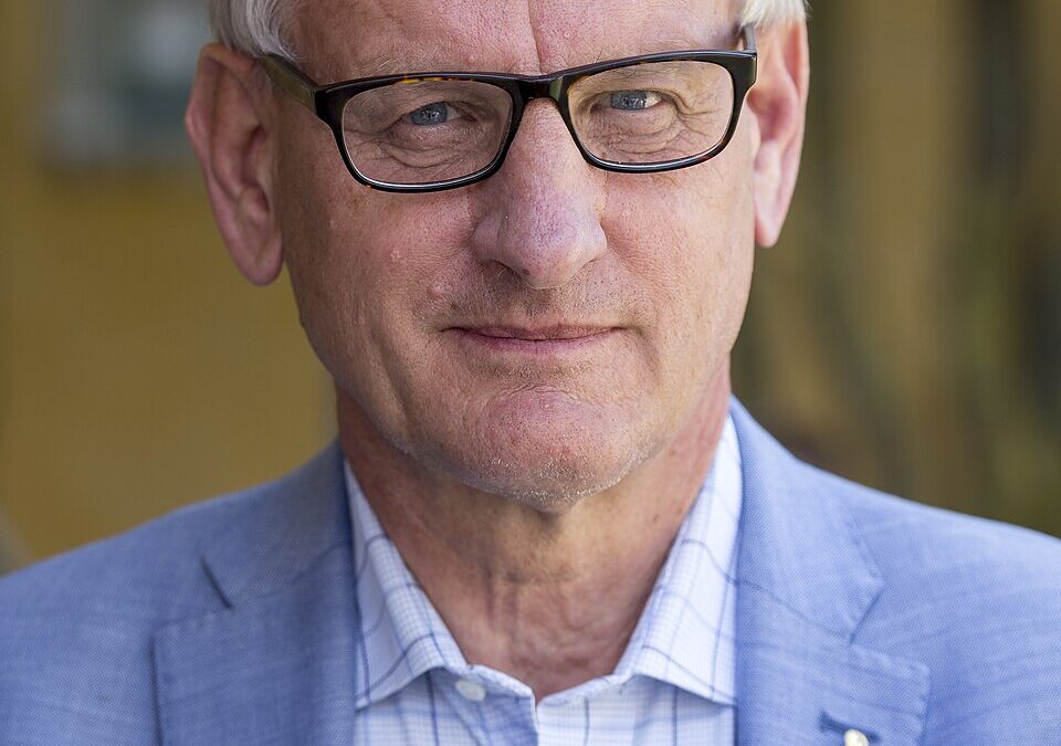 Νέο αντιισραηλινό σόου από Carl Bildt–Χαρακτηρίζει «παραβίαση του διεθνούς δικαίου» τις επιθέσεις κατά του Ιράν