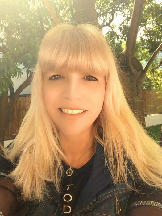 &Eta; &alpha;&gamma;&alpha;&pi;&eta;&tau;ή &kappa; &Epsilon;&lambda;έ&nu;&eta; &Delta;έ&rho;&alpha; &mu;ί&lambda;&eta;&sigma;&epsilon; &gamma;&iota;&alpha; &tau;&omicron; Greek news fl