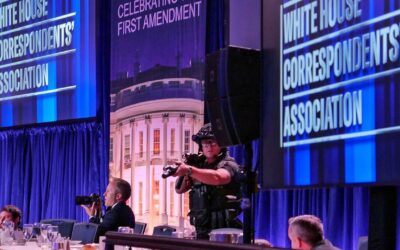 Πυροβολισμοί στο δείπνο των ανταποκριτών του Λευκού Οίκου, ο Τραμπ απομακρύνθηκε εκτάκτως.