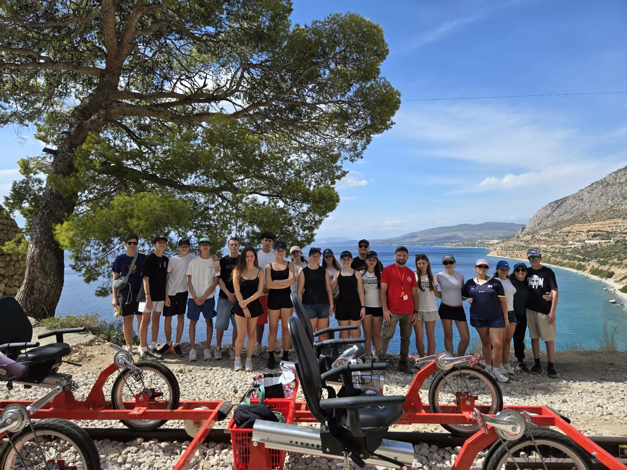 ce6aee40 6999 4af2 8ca4 4b417b7cf5dc