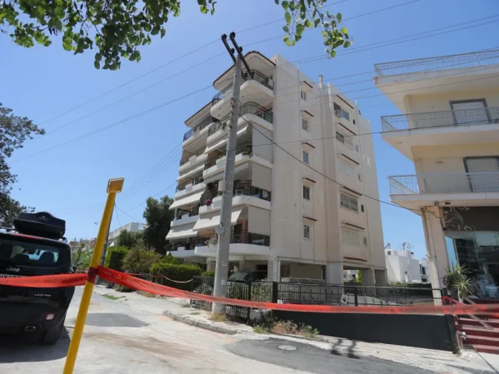 &Tau;&rho;&alpha;&gamma;&omega;&delta;ί&alpha; &sigma;&tau;&eta;&nu; &Eta;&lambda;&iota;&omicron;ύ&pi;&omicron;&lambda;&eta;: &Nu;&epsilon;&kappa;&rho;ή &mu;ί&alpha; 17&chi;&rho;&omicron;&nu;&eta; &mu;&epsilon;&tau;ά &alpha;&pi;ό &pi;&tau;ώ&sigma;&eta; &alpha;&pi;ό &tau;&alpha;&rho;ά&tau;&sigma;&alpha; &pi;&omicron;&lambda;&upsilon;&kappa;&alpha;&tau;&omicron;&iota;&kappa;ί&alpha;&sigmaf;