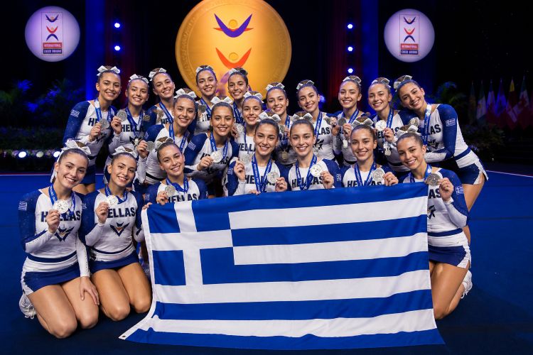 &Iota;&sigma;&tau;&omicron;&rho;&iota;&kappa;ή &Delta;&iota;ά&kappa;&rho;&iota;&sigma;&eta;: &Alpha;&sigma;&eta;&mu;έ&nu;&iota;&omicron; &Mu;&epsilon;&tau;ά&lambda;&lambda;&iota;&omicron; &gamma;&iota;&alpha; &tau;&eta;&nu; &Epsilon;&lambda;&lambda;ά&delta;&alpha; &sigma;&tau;&omicron; &Pi;&alpha;&gamma;&kappa;ό&sigma;&mu;&iota;&omicron; &Pi;&rho;&omega;&tau;ά&theta;&lambda;&eta;&mu;&alpha; Cheerleading