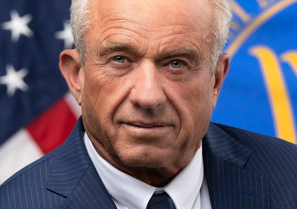 Φημολογία για αποχώρηση του RFK Jr. από το HHS: πολιτική κινητικότητα ή πραγματική μετάβαση;